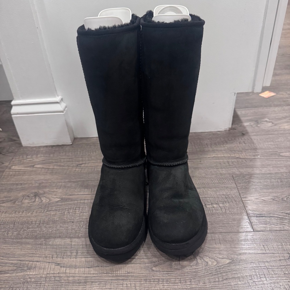 UGG Australia Classic Tall II Black Suede Sheepskin Boots Womens 8